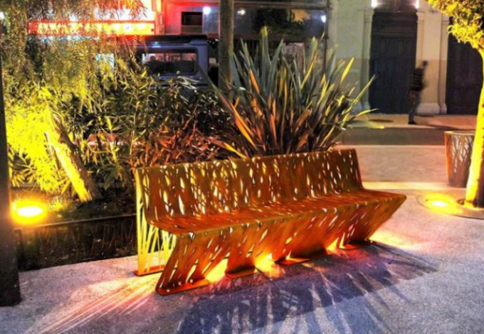Естественная заржаветая таблица Corten геометрической мебели металла стальная на открытом воздухе с набором Суда