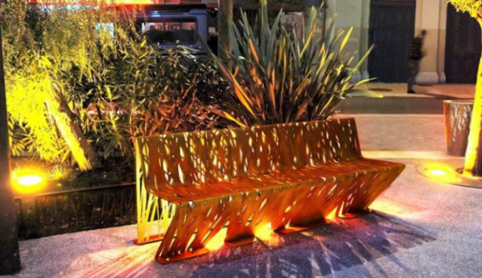 Сталь Corten уличной мебели самого последнего дизайна на открытом воздухе пересекла Суды