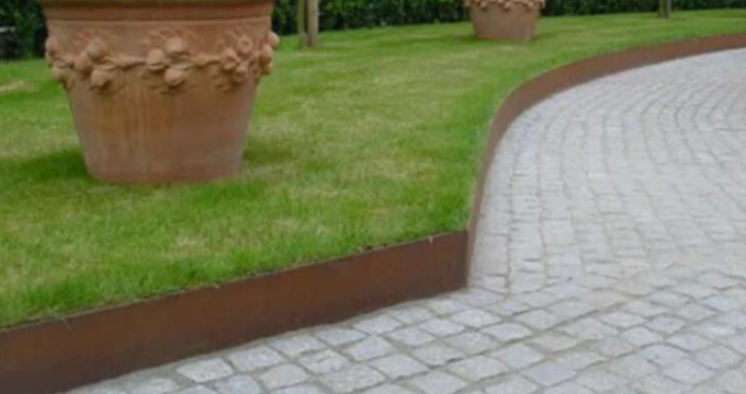 Ржавая лужайка сада Corten окаймляя край границы металла для сада Landscraping