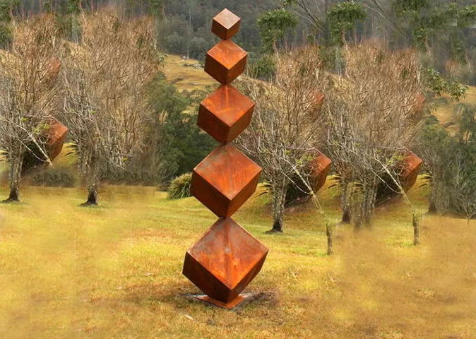 Большой куб сада формирует скульптуру Corten ржавых статуй металла стальную на открытом воздухе