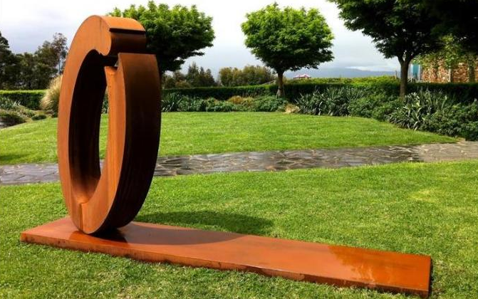 Скульптура искусства металла Corten на открытом воздухе деревенского современного кольца конспекта большого стальная