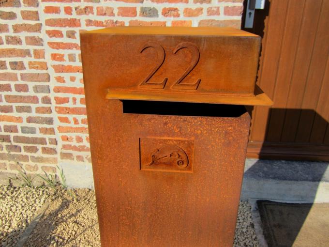Почтовый ящик Corten изготовленного на заказ на открытом воздухе свободного стоящего почтового ящика металла стальной