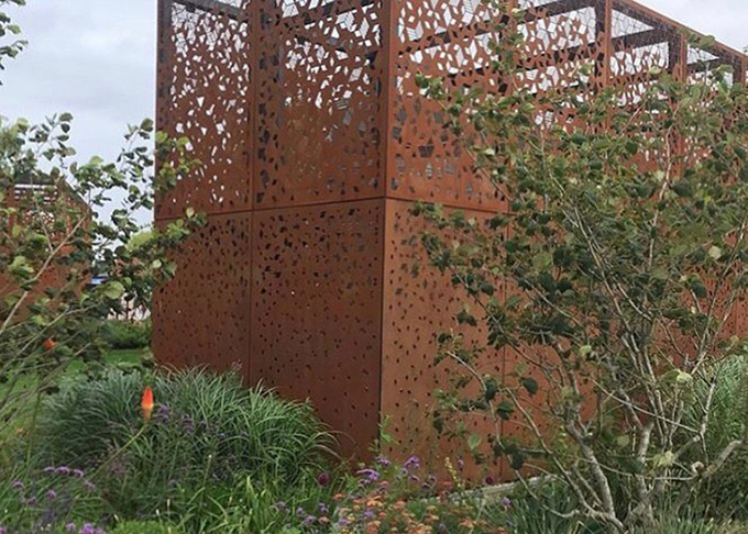 Фасад внешней стены одетый обшивает панелями экран Corten стальной