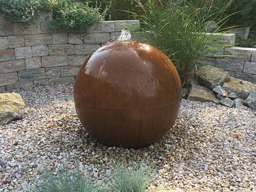 Водопад на открытом воздухе ржавого шарика фонтана сада Corten стального форменный