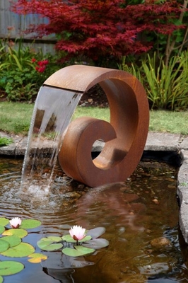 Орнамент сада фонтана Corten на открытом воздухе особенности воды металла стальной