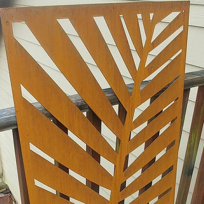 Внешнее оформление выполненное на заказ Corten стальной сад экранирует 2.5mm толстое