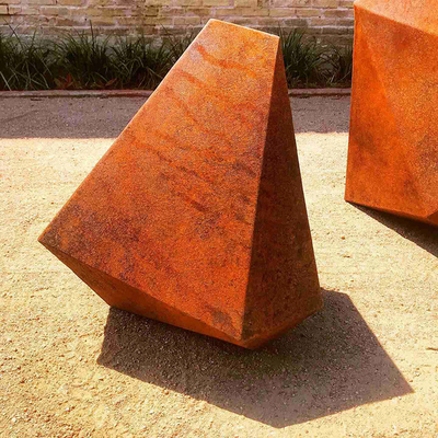Статуи двора металла скульптуры Corten конспекта незаконные геометрические стальные