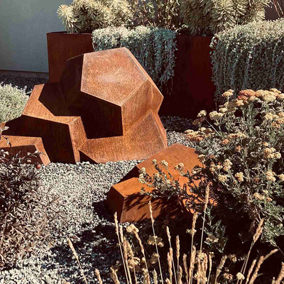 Статуи двора металла скульптуры Corten конспекта незаконные геометрические стальные