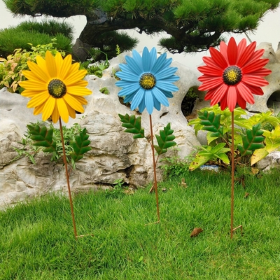 Скульптуры ветра сада Pinwheel металла ветрянки солнцецвета для лужайки патио балкона