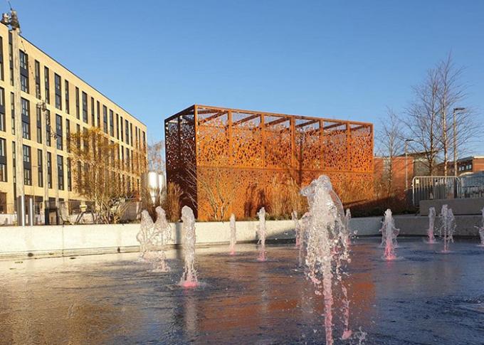 Фасад внешней стены одетый обшивает панелями экран Corten стальной
