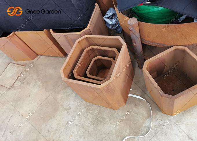 Подгонянный цветочный горшок Corten больших на открытом воздухе баков сада плантатора металла дерева большой стальной