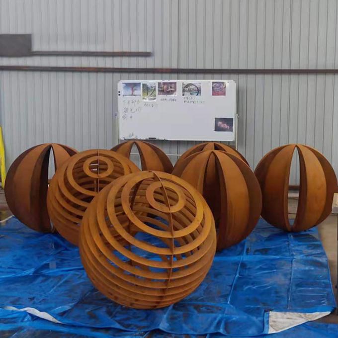 Скульптура Corten абстрактного полости металла скульптуры сферы вне большого стальная для на открытом воздухе орнамента