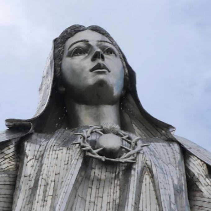 Рука произвела скульптуру металла ландшафта изготовленной на заказ большой на открытом воздухе стальной статуи Mary религиозной Freestanding